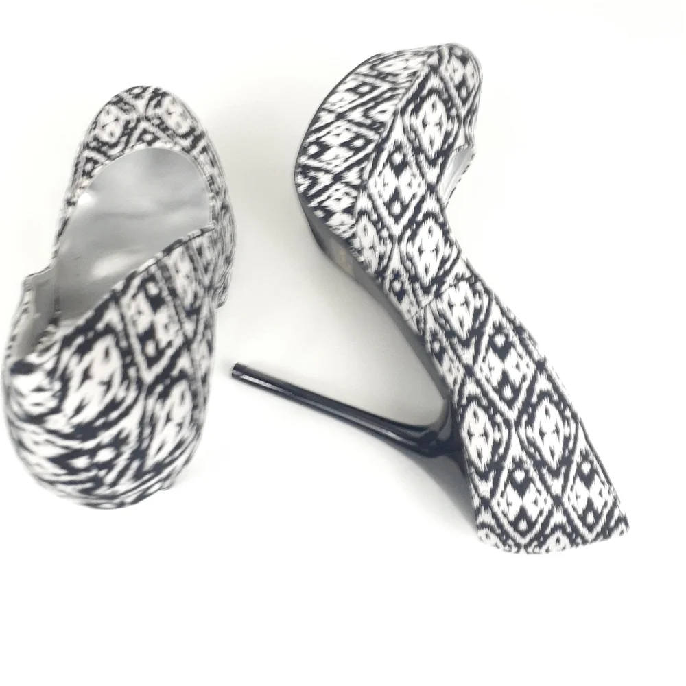 Qupid Women's Fashion Platform Black and White High Heel Shoes size 8
